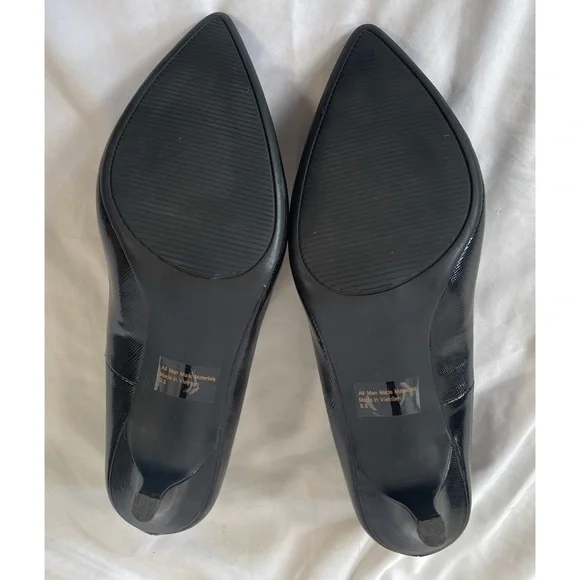 Kelly & Katie Misha Pump - Picture 5 of 6